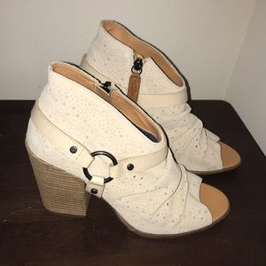 Off white heeled boots | Dingo spurs | Women’s 7.5